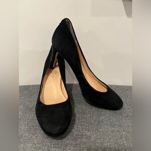 IVANKA TRUMP women black suede heels/size 6.5